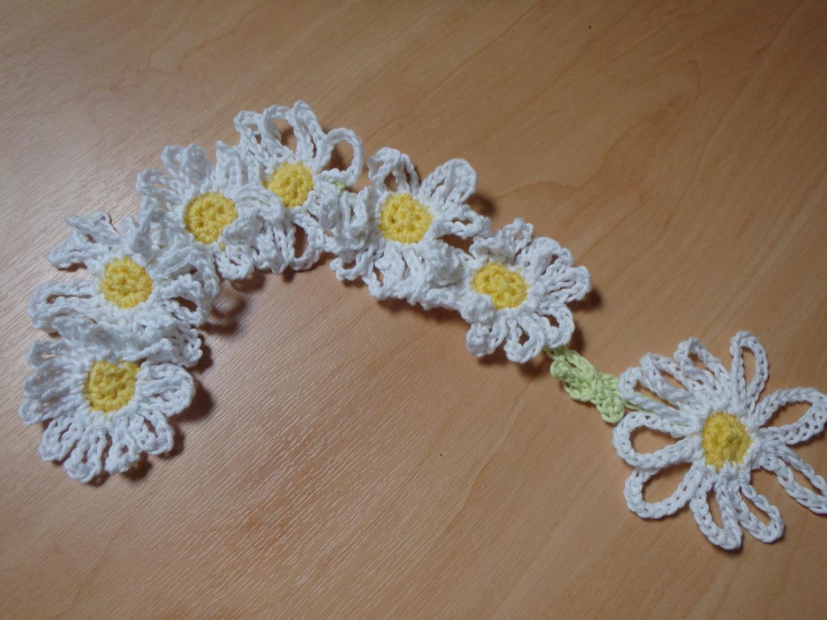 Crotched daisy chain